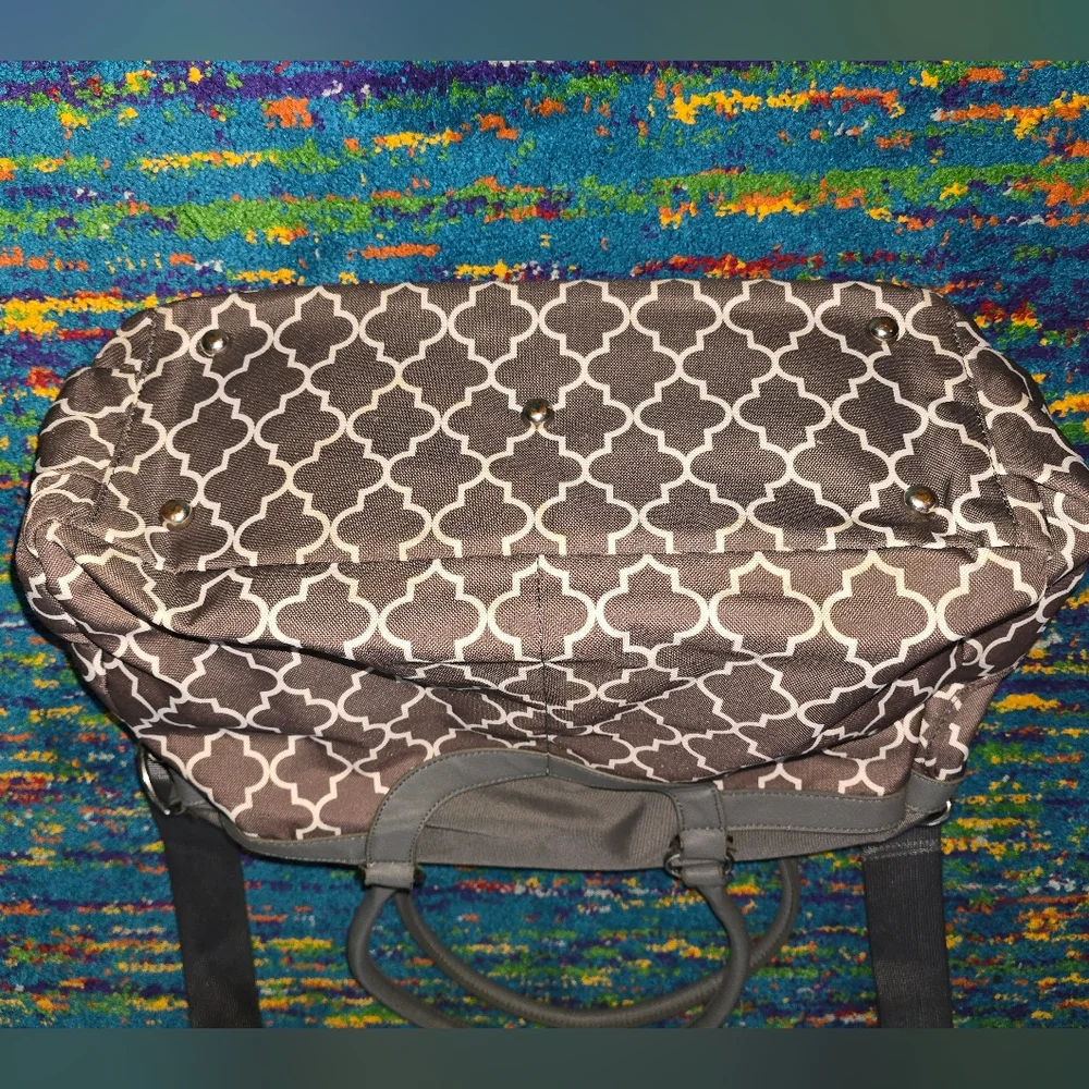 JJ COLE Grey geometric pattern diaper bag w/ changing‎ pad.
